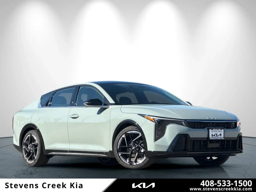 2025 Kia K4 GT-Line photo 1