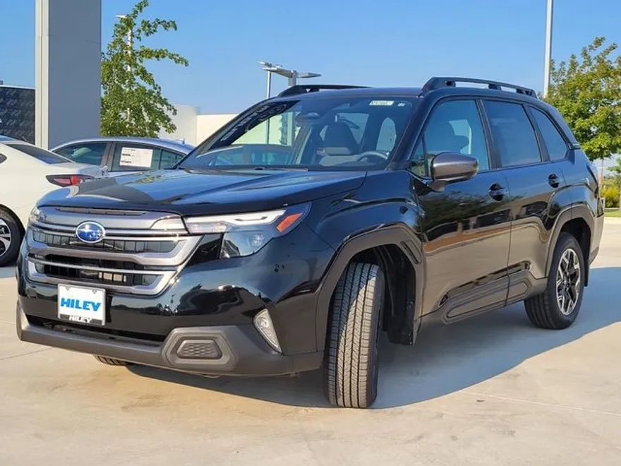 2025 Subaru Forester Premium photo 1