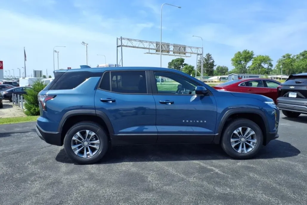 2026 Chevrolet Equinox LT photo 1