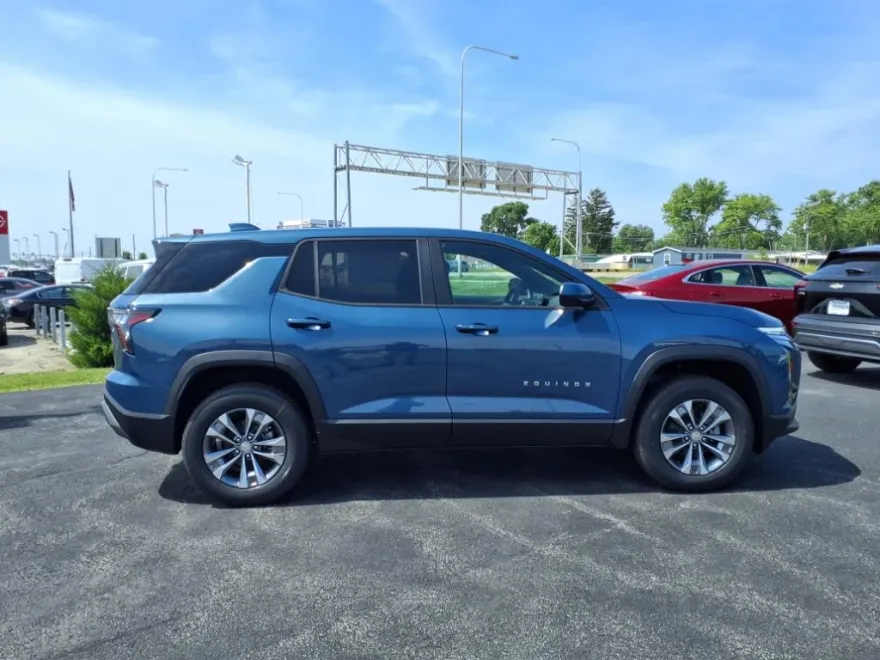 2026 Chevrolet Equinox LT photo 1