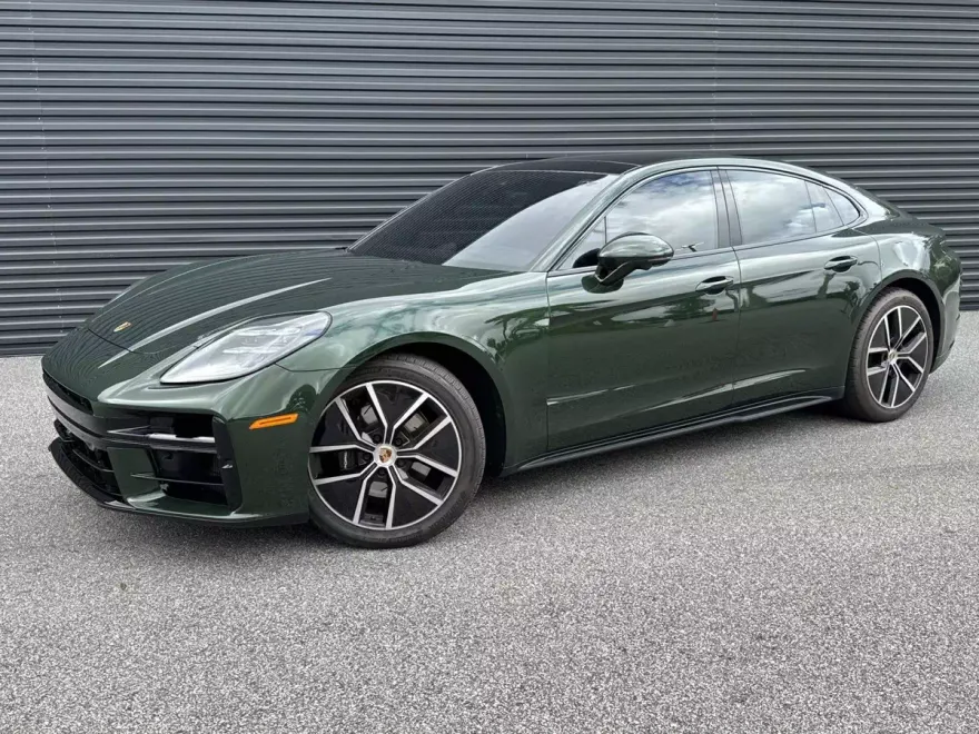 2024 Porsche Panamera 4 photo 1