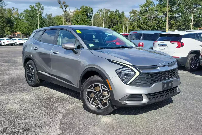 2024 Kia Sportage LX photo 1