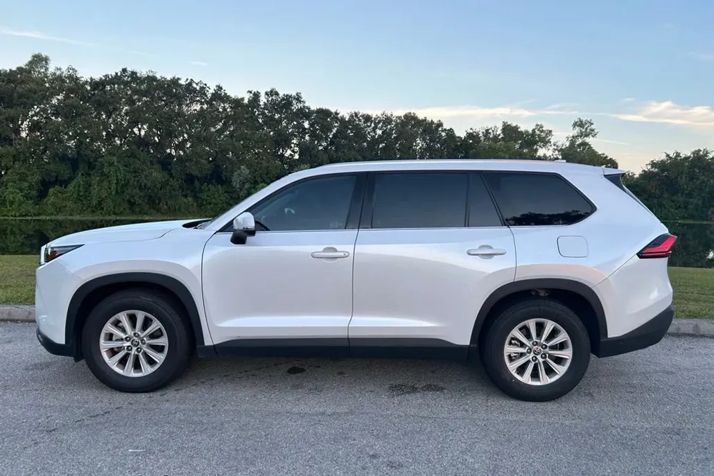 2024 Toyota Grand Highlander XLE photo 1