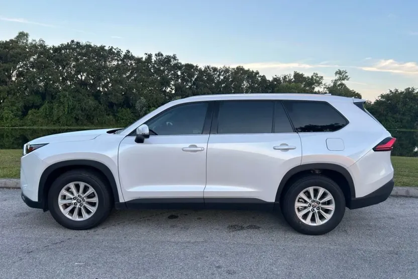 2024 Toyota Grand Highlander XLE photo 1