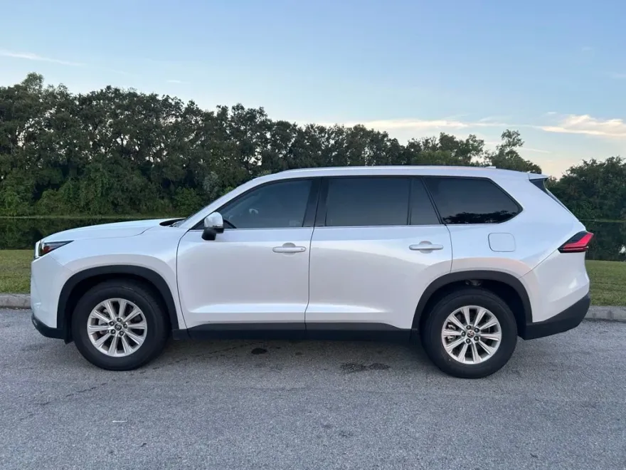 2024 Toyota Grand Highlander XLE photo 1