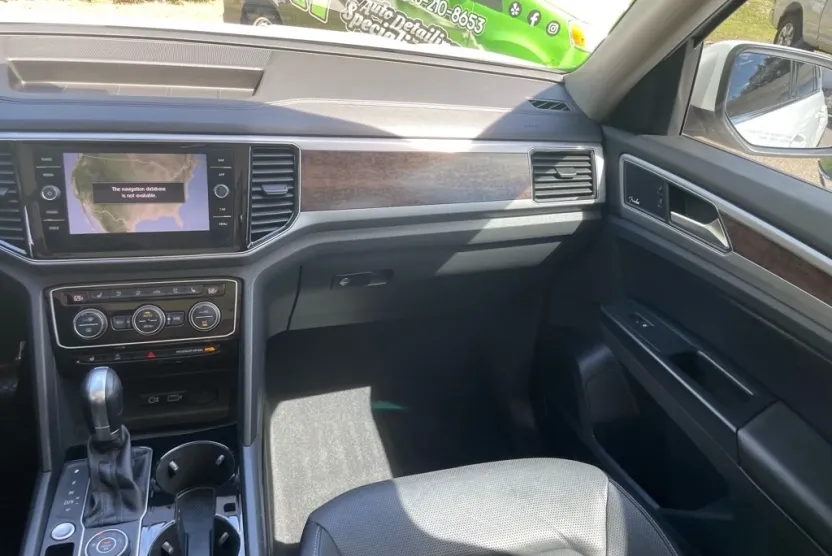2019 Volkswagen Atlas SEL Premium photo 1