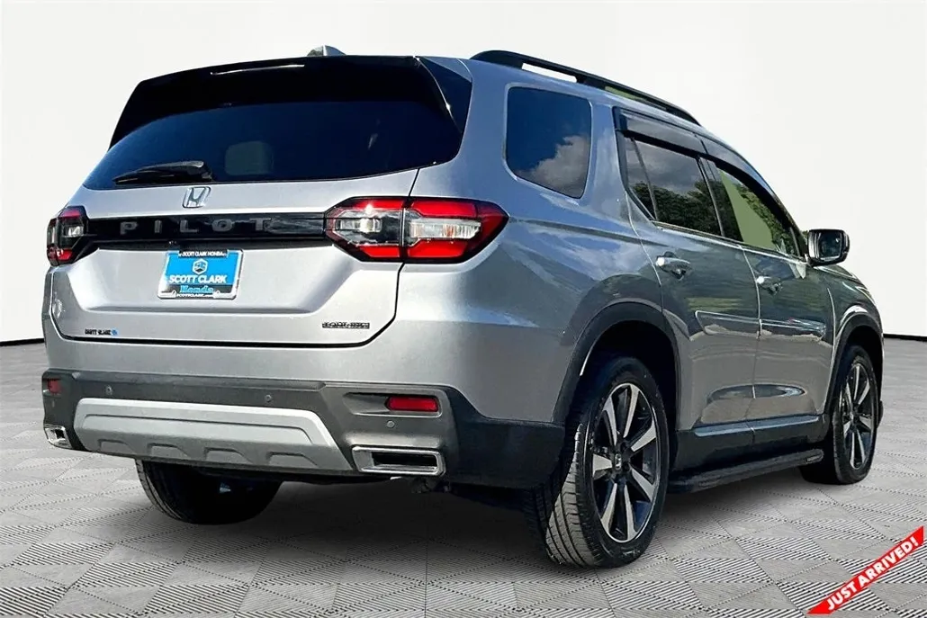 2023 Honda Pilot Touring photo 1