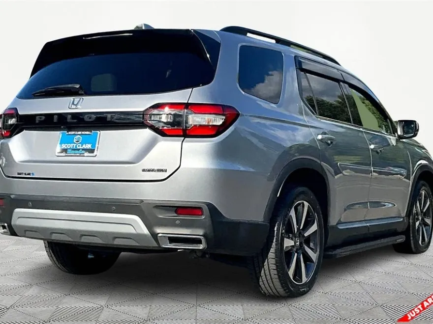 2023 Honda Pilot Touring photo 1