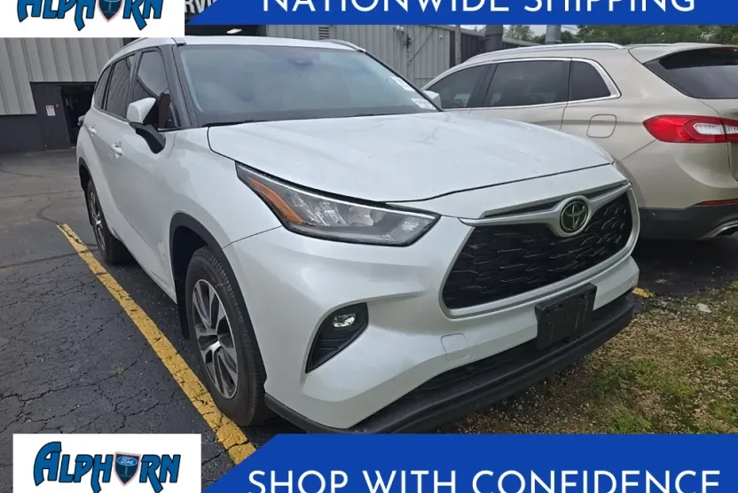 2022 Toyota Highlander XLE photo 1