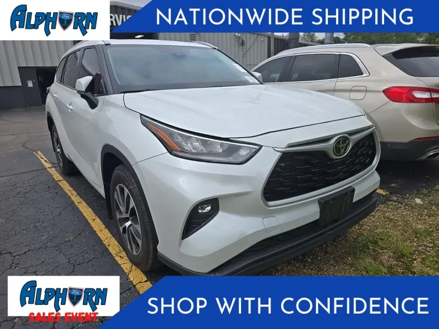 2022 Toyota Highlander XLE photo 1