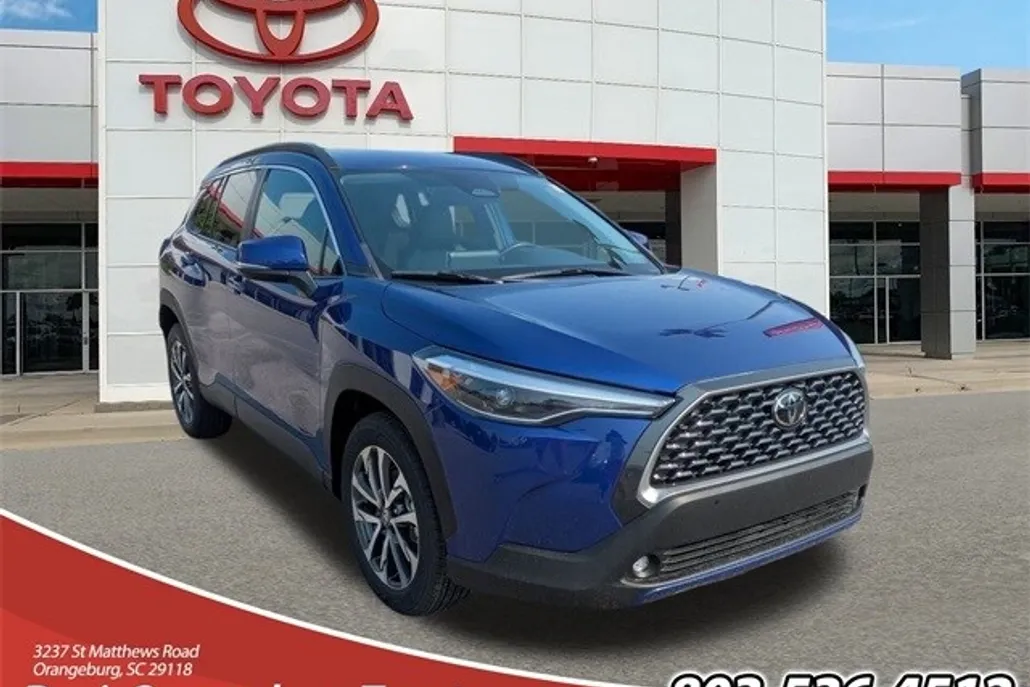 2023 Toyota Corolla Cross XLE photo 1