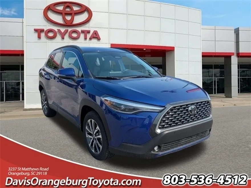 2023 Toyota Corolla Cross XLE photo 1