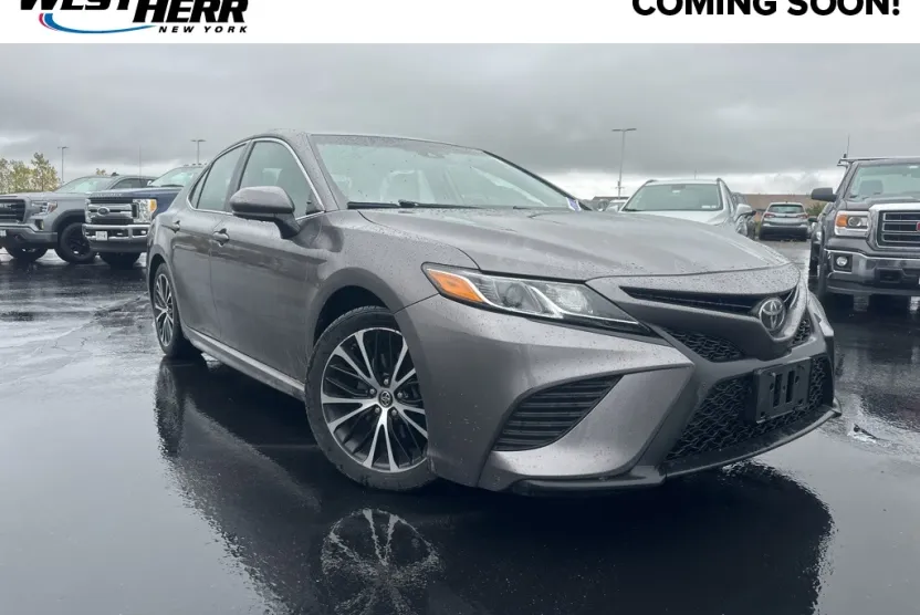 2019 Toyota Camry SE XLE photo 1