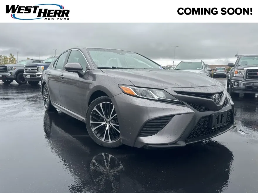 2019 Toyota Camry SE XLE photo 1