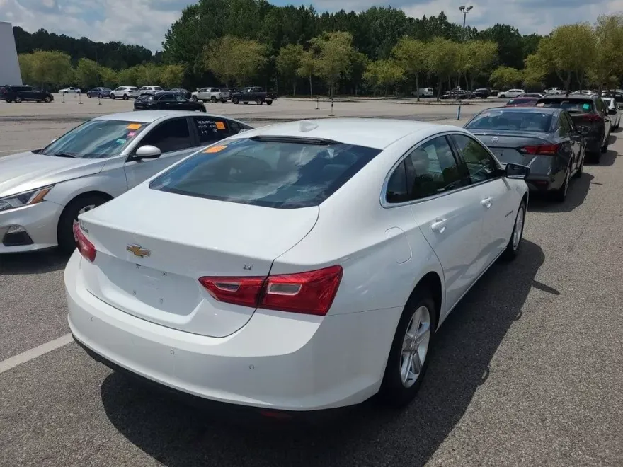 2024 Chevrolet Malibu 1LT photo 1