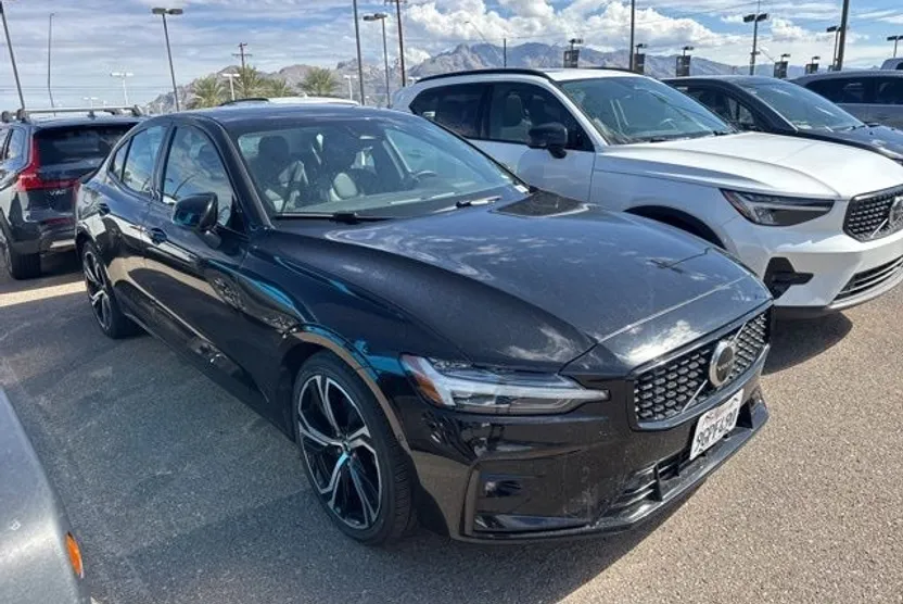 2024 Volvo S60 B5 Plus photo 1