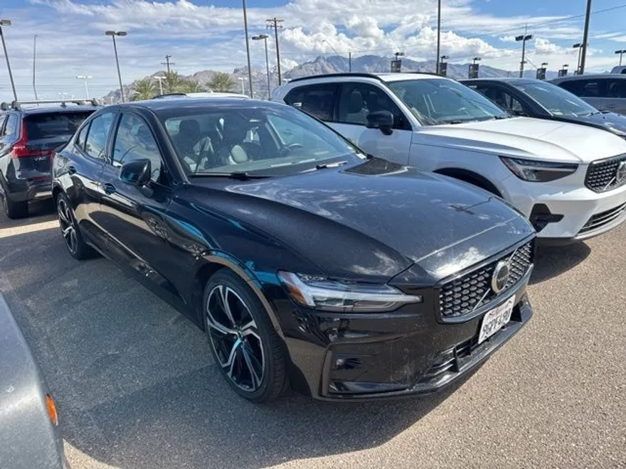 2024 Volvo S60 B5 Plus photo 1