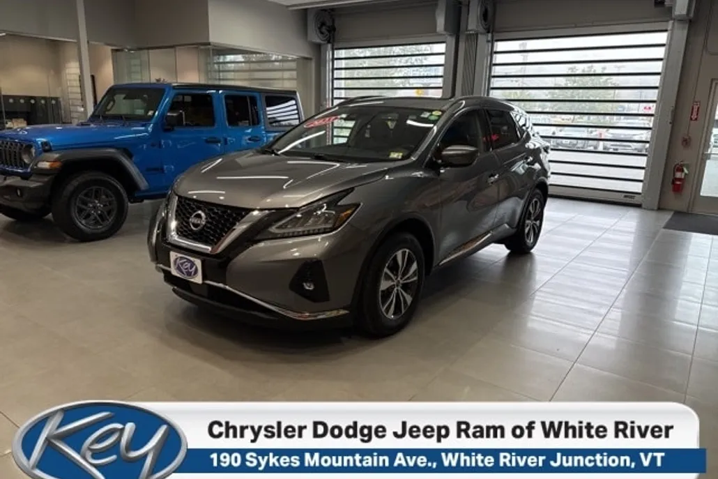 2023 Nissan Murano SV photo 1
