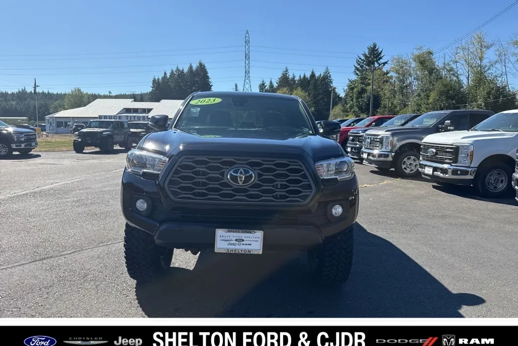 2023 Toyota Tacoma TRD Off-Road photo 1