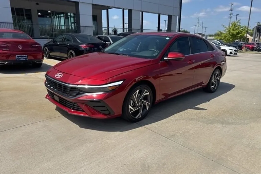 2024 Hyundai Elantra Hybrid Limited photo 1
