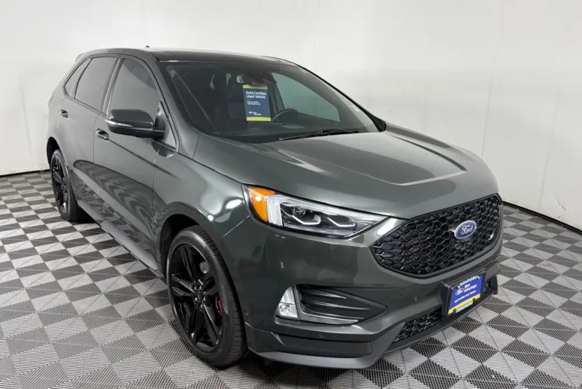 2024 Ford Edge ST photo 1