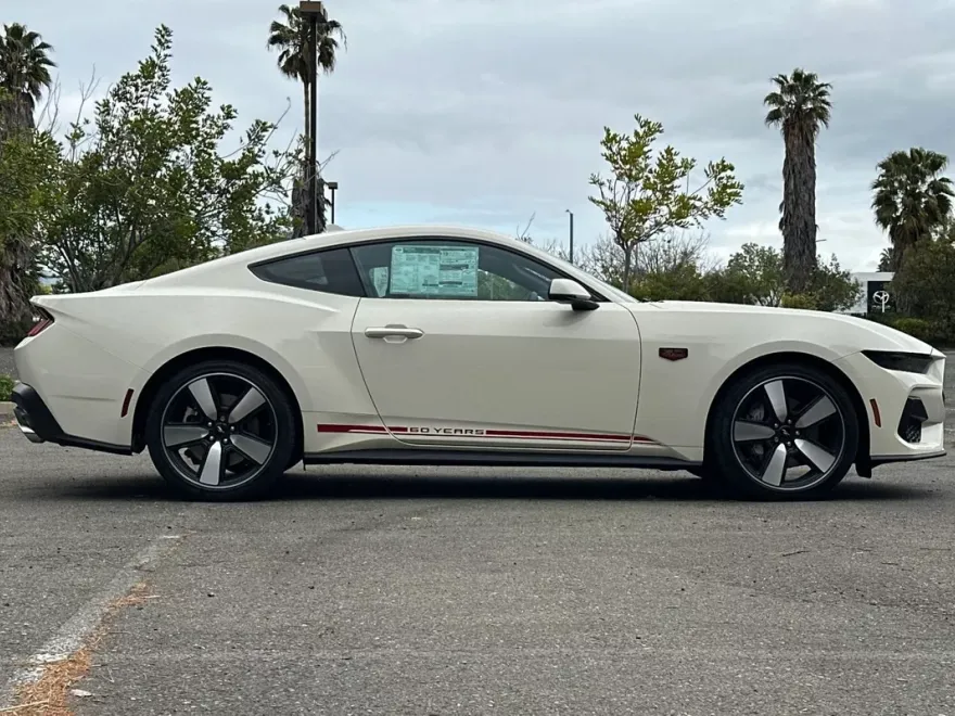2025 Ford Mustang GT Premium photo 1