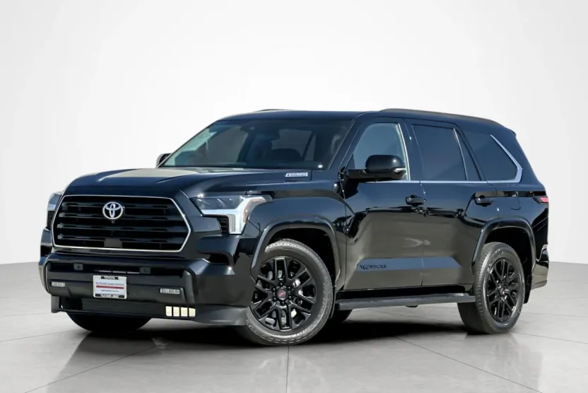 2023 Toyota Sequoia SR5 photo 1