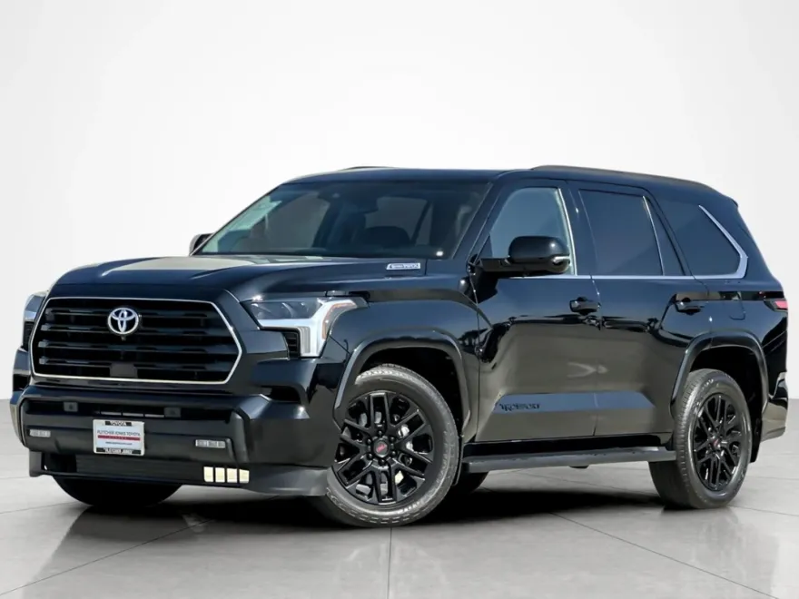 2023 Toyota Sequoia SR5 photo 1