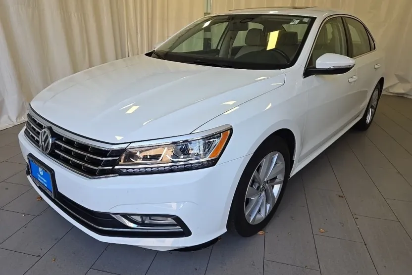 2018 Volkswagen Passat 2.0T SE photo 1