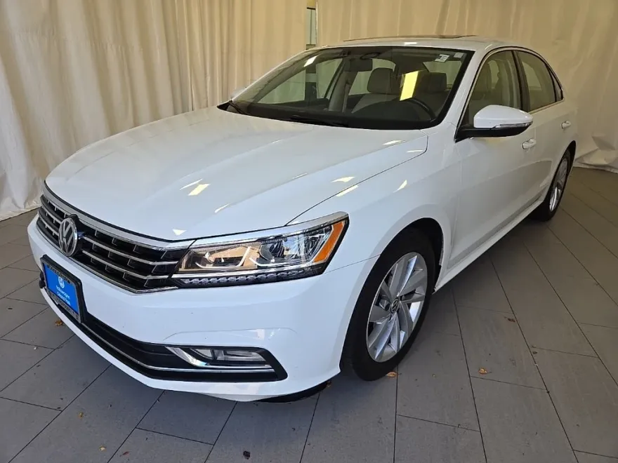 2018 Volkswagen Passat 2.0T SE photo 1
