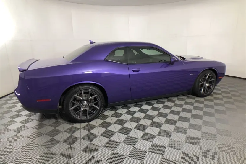 2016 Dodge Challenger SXT Plus photo 1