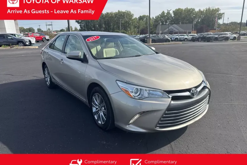 2017 Toyota Camry XLE photo 1