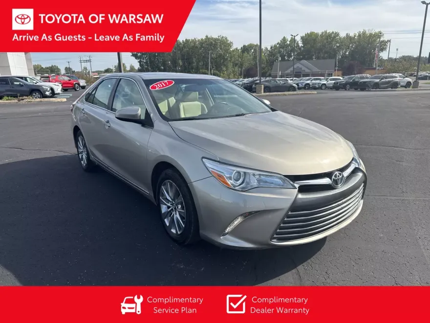 2017 Toyota Camry XLE photo 1