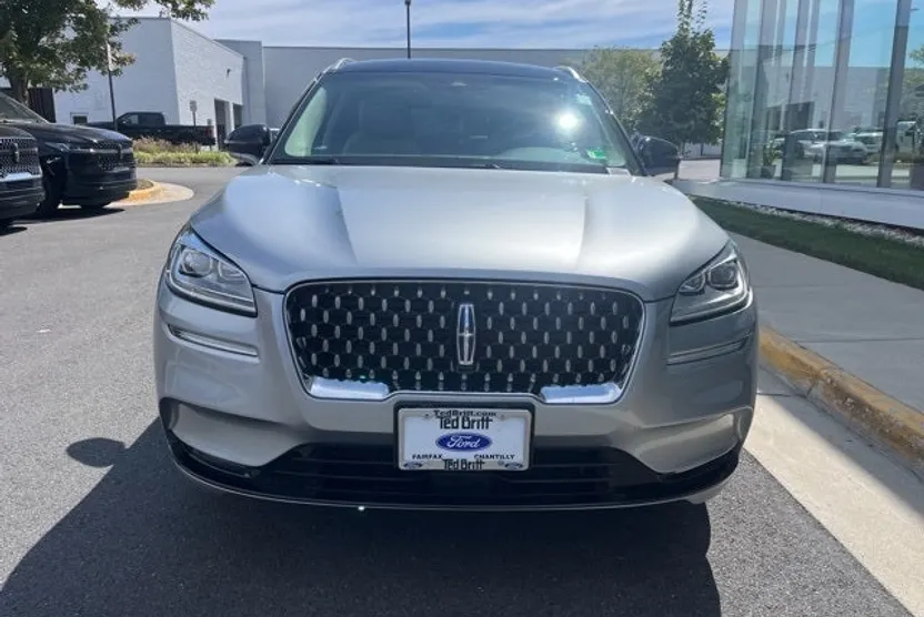 2022 Lincoln Corsair Grand Touring photo 1