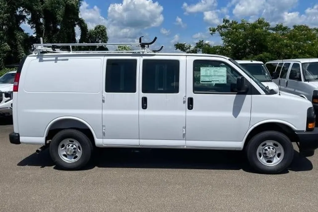 2025 Chevrolet Express Cargo 2500 photo 1