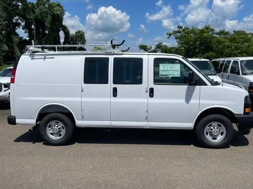2025 Chevrolet Express Cargo 2500 photo 1