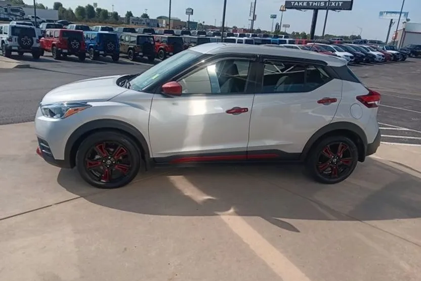 2020 Nissan Kicks SV photo 1