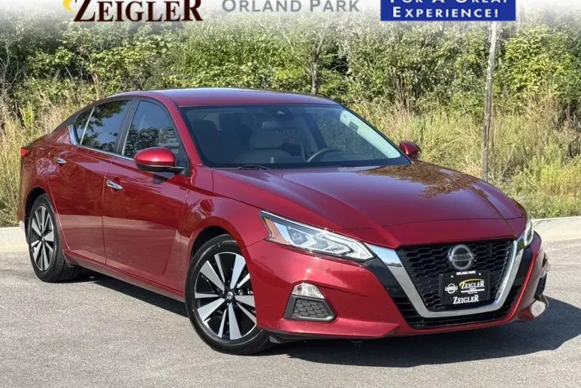 2022 Nissan Altima 2.5 SV photo 1