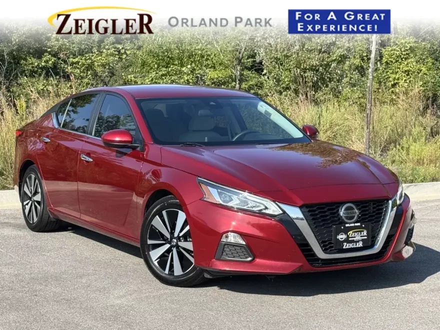 2022 Nissan Altima 2.5 SV photo 1