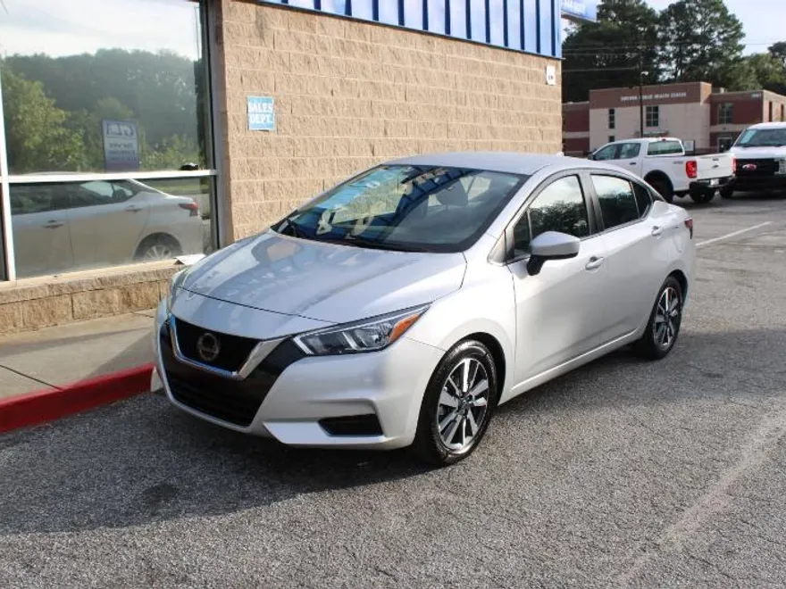 2023 Nissan Versa SV photo 1