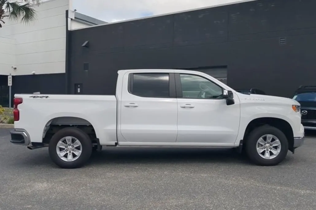2025 Chevrolet Silverado 1500 LT photo 1