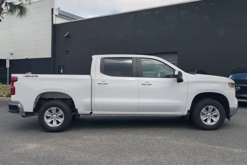 2025 Chevrolet Silverado 1500 LT photo 1