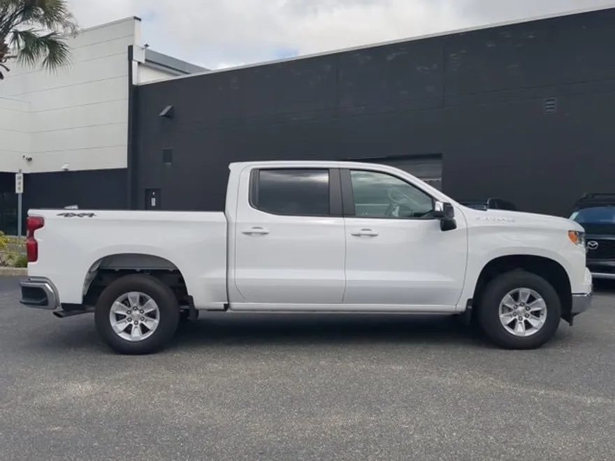 2025 Chevrolet Silverado 1500 LT photo 1