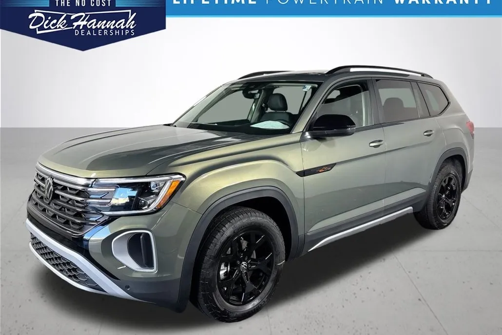 2025 Volkswagen Atlas Peak Edition SE photo 1