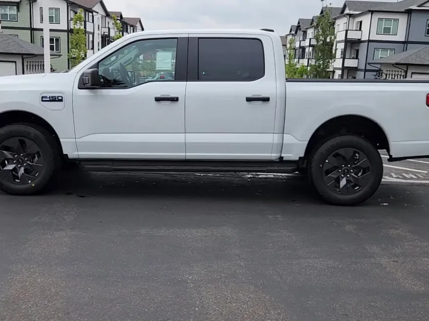 2025 Ford F-150 Lightning photo 1