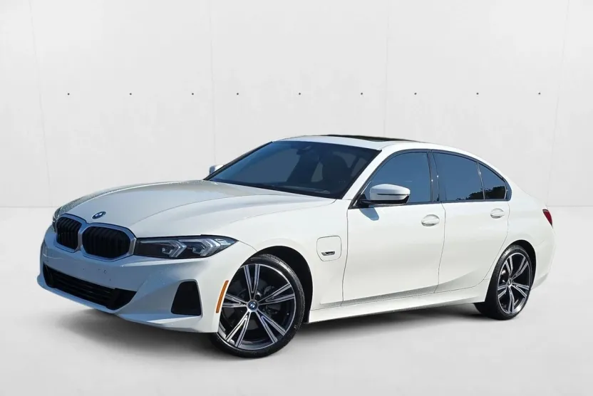 2023 Bmw 330e photo 1