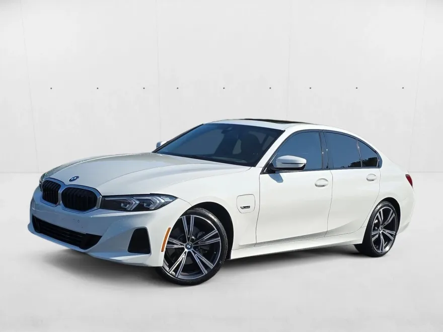 2023 Bmw 330e photo 1