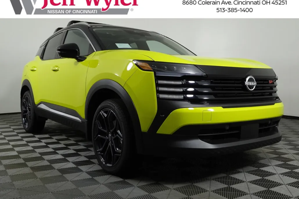 2026 Nissan Kicks SR photo 1