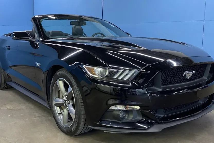 2017 Ford Mustang GT Premium Convertible photo 1