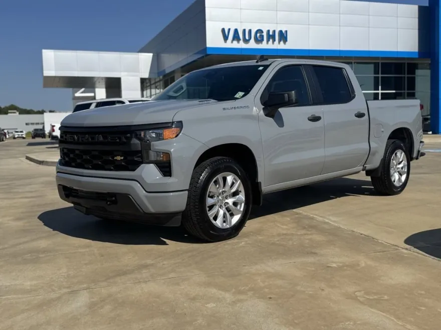 2025 Chevrolet Silverado 1500 Custom photo 1